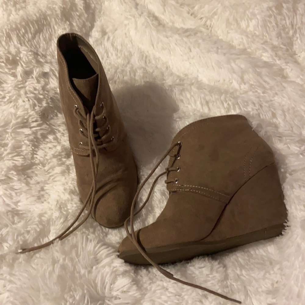 lace up heeled boot